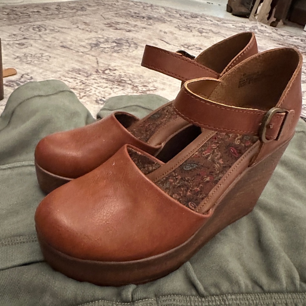 BOC brown wedges sz 7